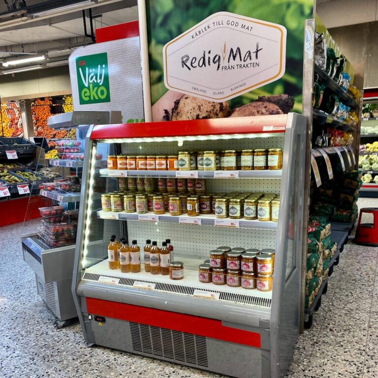 Godrotens produkter i en monter på Maxi i Oskarshamn.